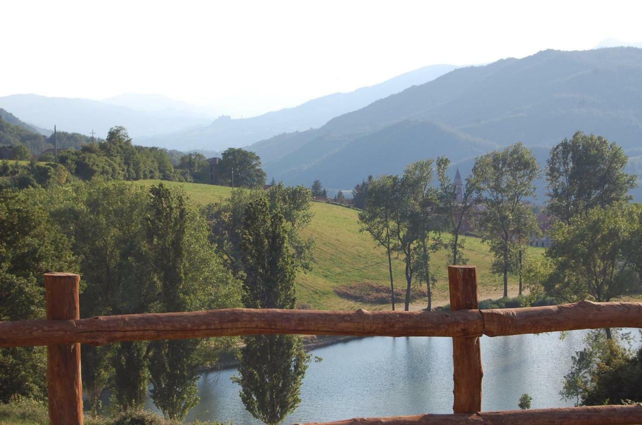 Appartamenti Cenni - Relais Su Lago Varsi Luaran gambar
