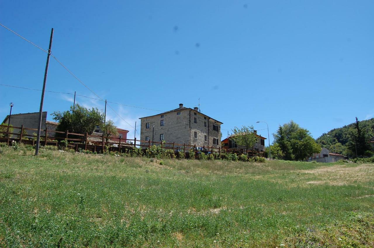 Appartamenti Cenni - Relais Su Lago Varsi Luaran gambar